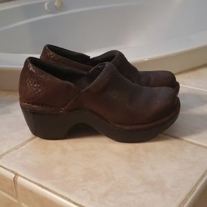 Ariat Brown patterned sz 6.5